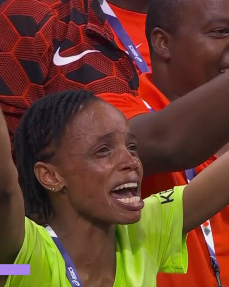 🇰🇪Beatrice Chebt in TEARS watching Faith Kipyegon and Dorcus Ewoi medal in the women's 1500m final at the #WorldAthleticsChamps