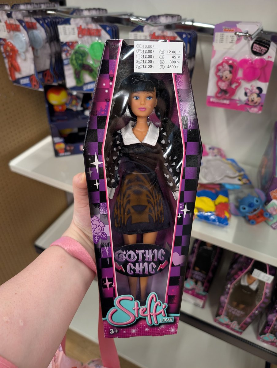 Nullpamine's tweet image. Found the extra iconic minis at Woolworth!!!! I'm so excited. I wanted Yasmin the whole time but Amazon didn't sell her here
Also other interesting stuff I found.