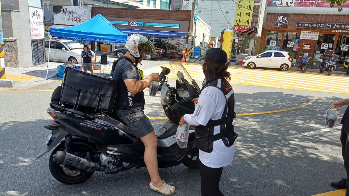반갑습니다 공공운수노조 라이더유니온지부 울산지회 지회장 김기호입니다 
많은 응원속에 5차선전전 무사히 마쳤습니다 
감사합니다