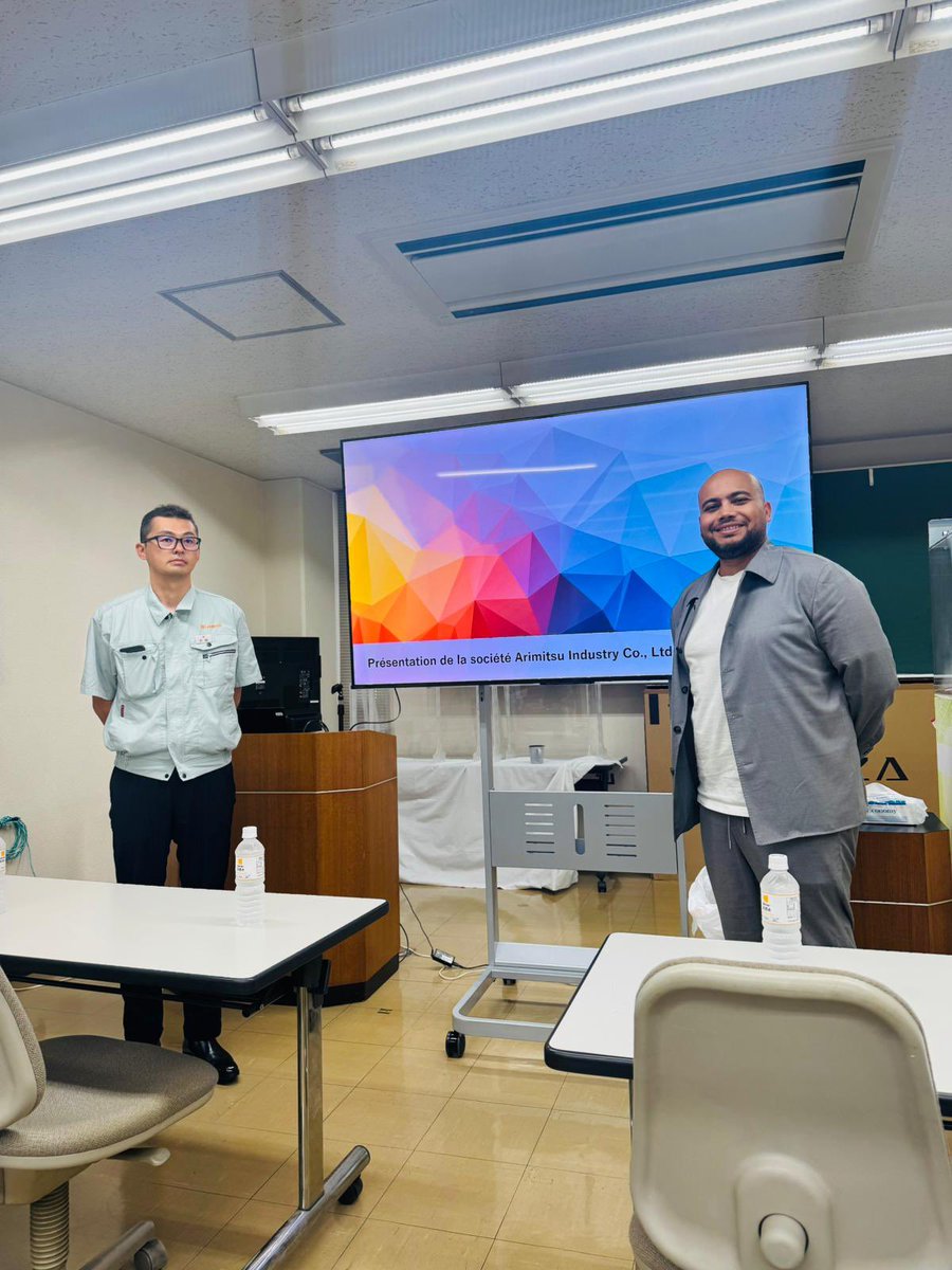 Visite de la société #ARIMITSU_INDUSTRY présente uniquement au Japon avec 11 implantations et 200 collaborateurs.

Spécialisée dans les pompes, appareils de nettoyage HP, et lances de pulverisation électromagnétique (permettant d’éviter le gaspillage. 

Un réel savoir faire.