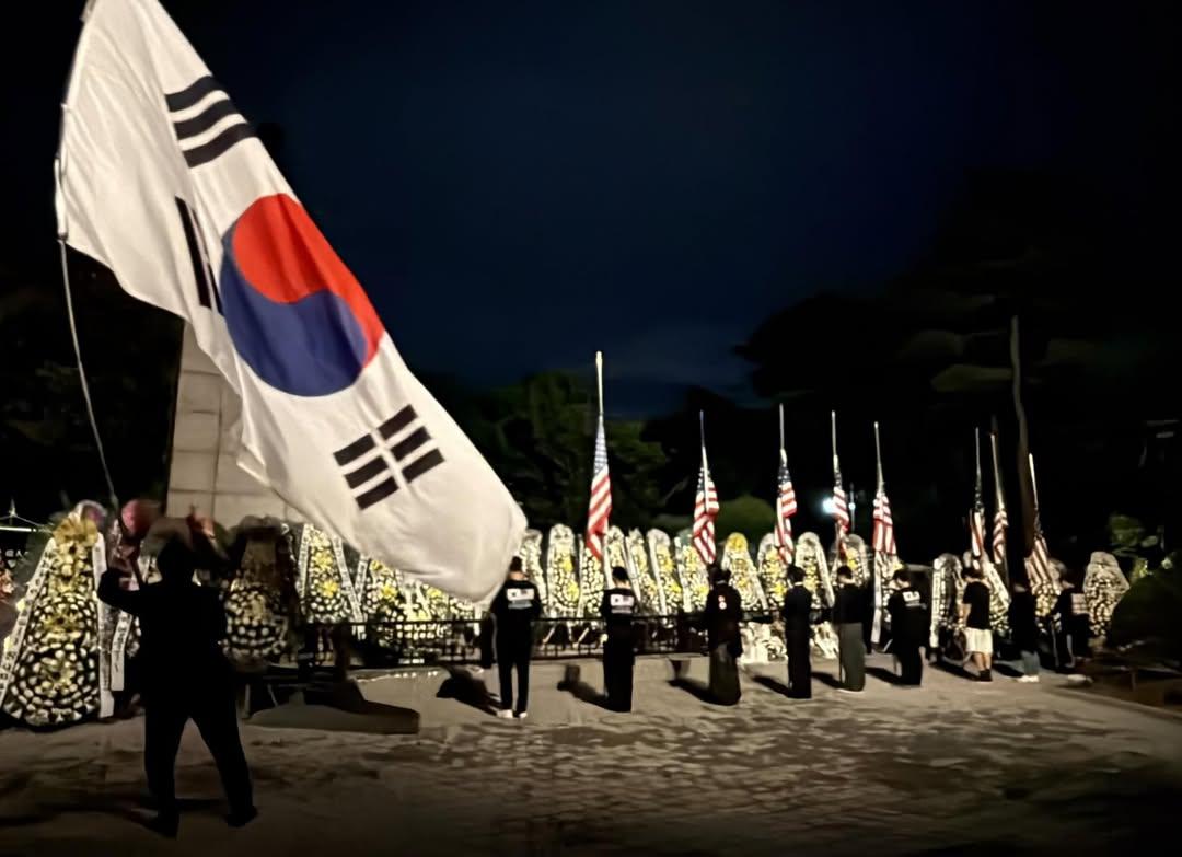 Healthy1302's tweet photo. 🇰🇷🇺🇸 Charlie Kirk’s legacy lives in Korea & 🇺🇸. We are Charlie Kirk. #WeAreCharlieKirk #FreedomTogether #KORUSAlliance @freeuniv_x https://t.co/gBWWXBzVRL