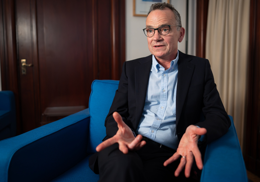 LSHTM's tweet image. Rise of dangerous health information in UK risks &apos;lost generation&apos;

LSHTM experts warn false or misleading health information on social media, apps, &amp;amp; AI tools risks &quot;reversing decades of progress&quot;, call for new network to fight back.

lshtm.ac.uk/newsevents/new…