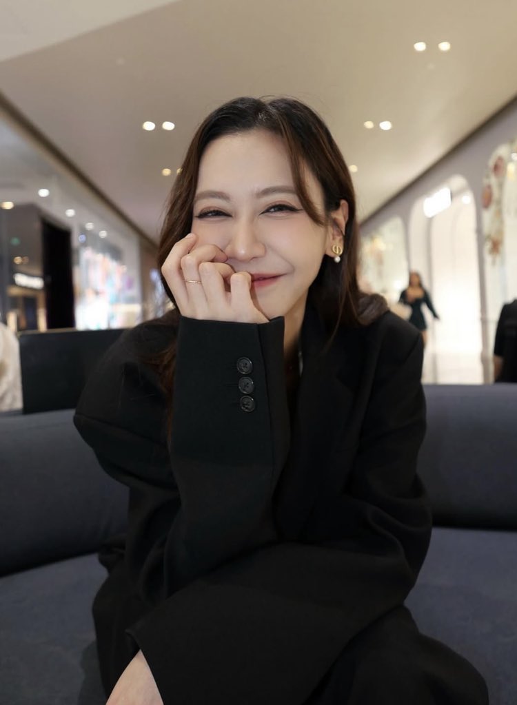 เราไม่ได้เลือกโพ
แต่โพนั่นแหละที่เลือกเรา!
ชุดแซ่บชุดสูทก็สวนโพไม่ได้ยูโน๊ววว
น้ำหนึ่งเนยเท่านั้น จัม!!