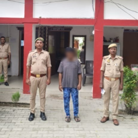 bstvlive's tweet photo. अमेठी : फर्जी शिकायत करने वाला मेराज गिरफ्तार
➡पुलिस,अन्य कर्मचारियों के खिलाफ फर्जी शिकायत
➡नाम बदलकर फर्जी शिकायत करने वाला गिरफ्तार
➡आरोपी मेराज पर करीब एक दर्जन मुकदमे है दर्ज
➡प्रतिष्ठित व्यापारियों को किया जा रहा था बदनाम
#Amethi #FakeComplaint #Arrest #Meraj @amethipolice