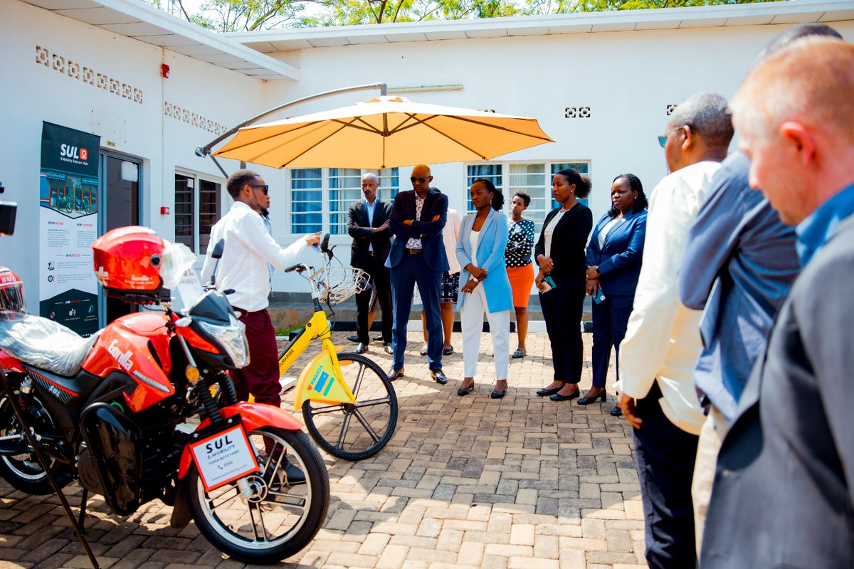 REMA_Rwanda's tweet image. At today’s celebration, the Minister @EnvironmentRw, @Dr_Arakwiye, and distinguished guests toured an exhibition featuring sustainable cooling technologies, vehicular emission testing initiative, clean cooking solutions,and EVs &amp;amp; e-bikes, all driving cleaner air.
#GreenRwanda 🇷🇼