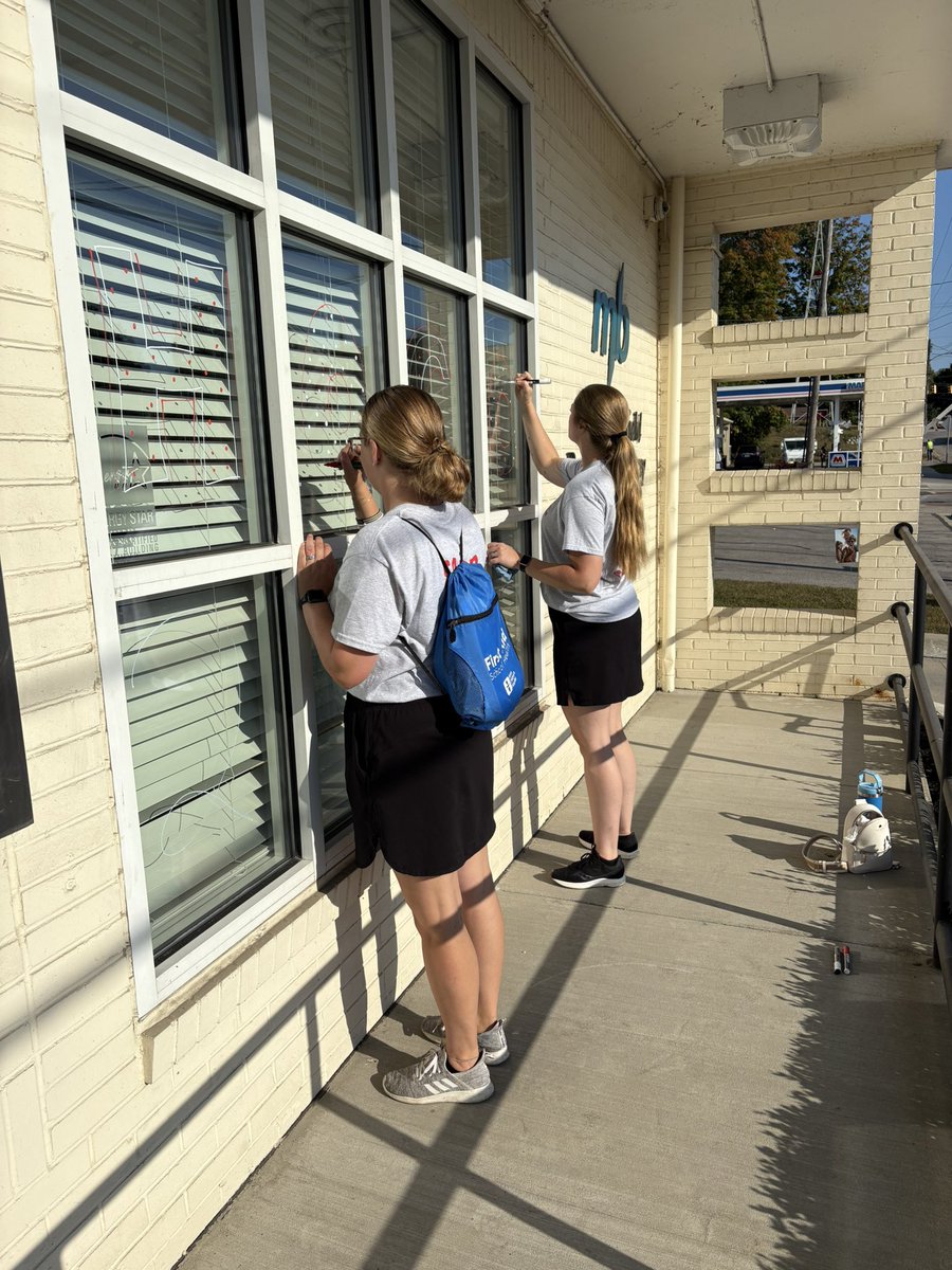 Downtown cleanup! Student Council, NHS, SADD,  Seminar, and CBI working hard!