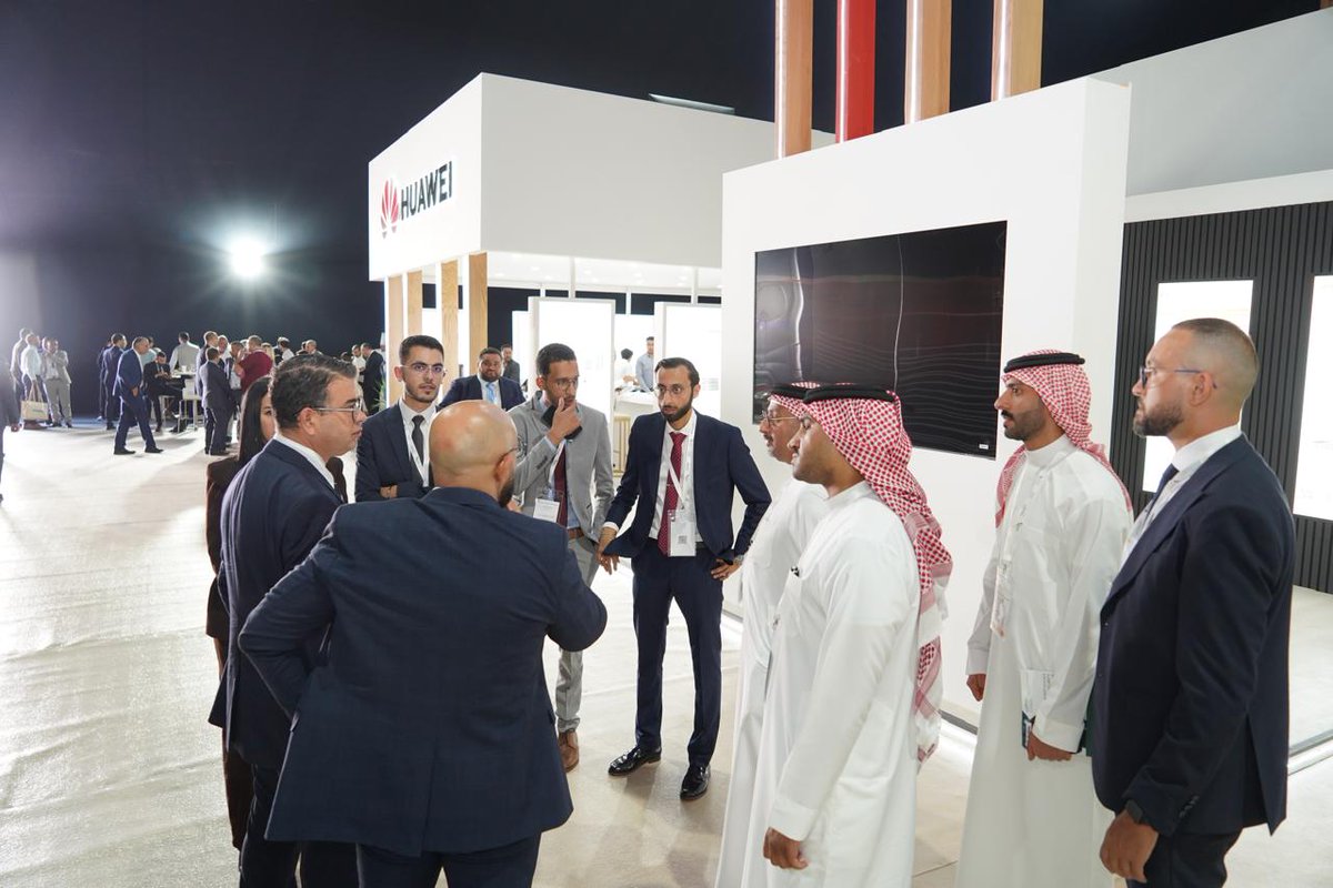 DataProtect_'s tweet image. 🌐 Ministers, experts &amp;amp; decision-makers explored the CyberSOC 🚛💻 — Africa’s future of cybersecurity in action! #CyberSOC #CyberResilience #DataProtect