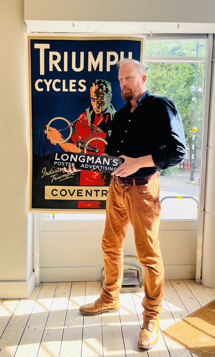 At 6’7”, I couldn’t not buy this vintage enamel sign……

(Longman was a London based ‘outdoor advertiser’. This enamel sign would have been fitted to one of the company’s poster sites)

#poster #originalposter #enamelsign #islington #posterdesigns #postergallery #2tall