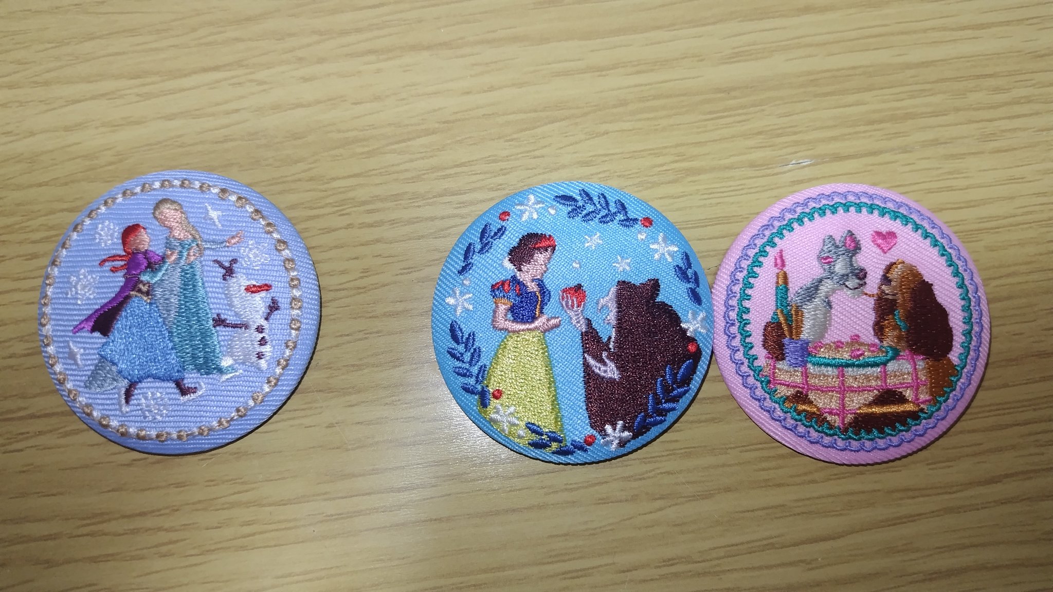 ディズニー 刺繍缶バッジ ラプンツェル アナ雪 プーさん 美女と野獣 ピノキオ ディズニー 刺繍缶バッジ ラプンツェル アナ雪 プーさん 美女と