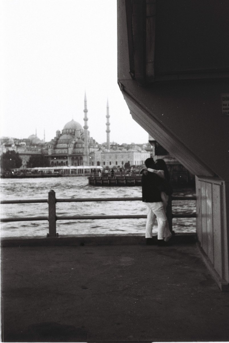 tam bir aydır filmimi yıkatmayı ve bu fotoğrafın sonucunu görmeyi sabırla bekliyordum... işte, karşınızda: istanbul'da aşk.