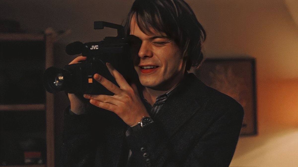 jancymypotatoes's tweet image. jonathan with cameras it’s such a cute thing