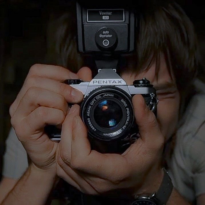 jancymypotatoes's tweet image. jonathan with cameras it’s such a cute thing