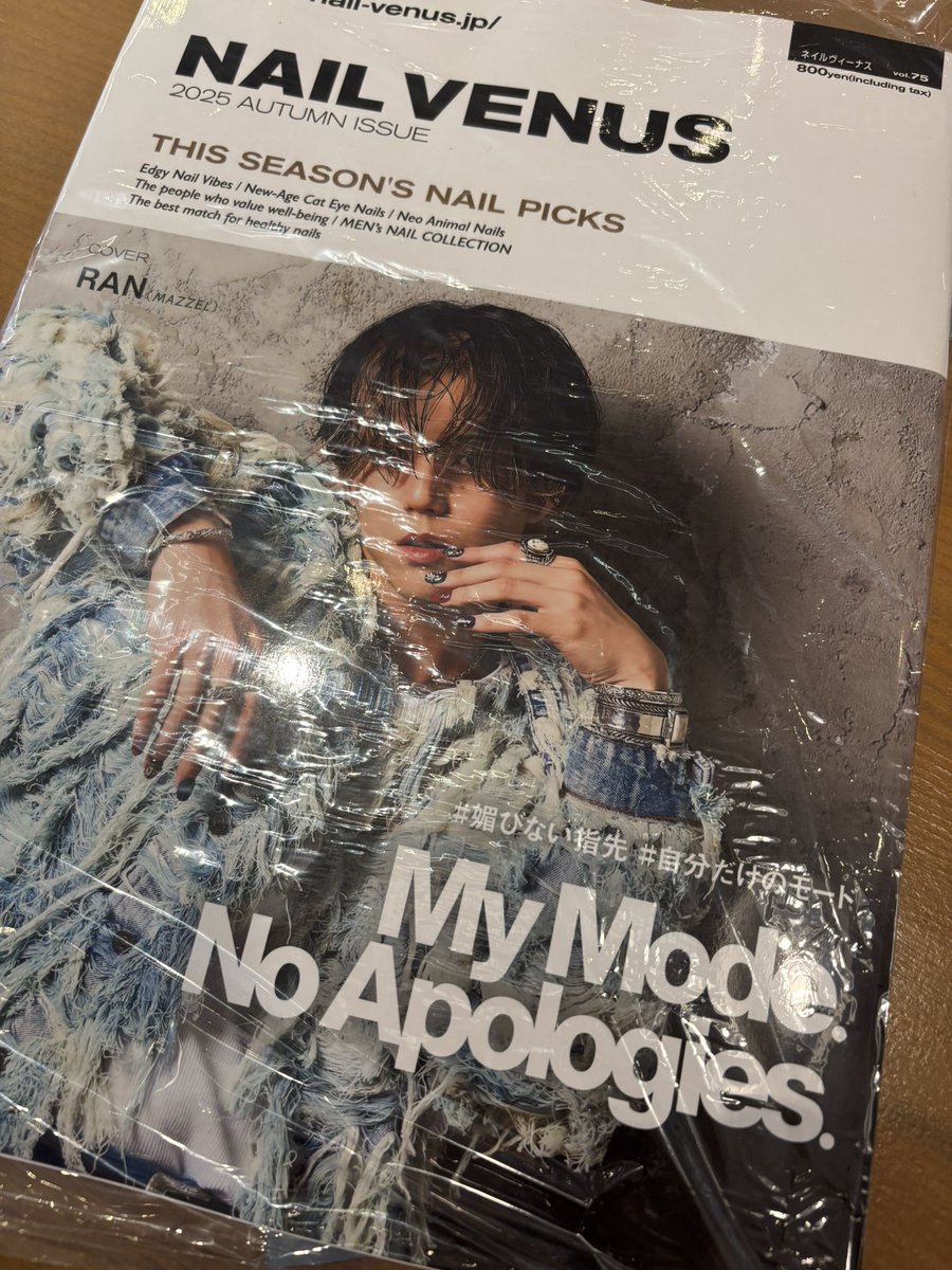 ポスト遅くなったがちゃんと買いに行ったぞ！はぁはぁはぁ(いろんな意味で荒い息) #MAZZEL_RAN #NeilVenus