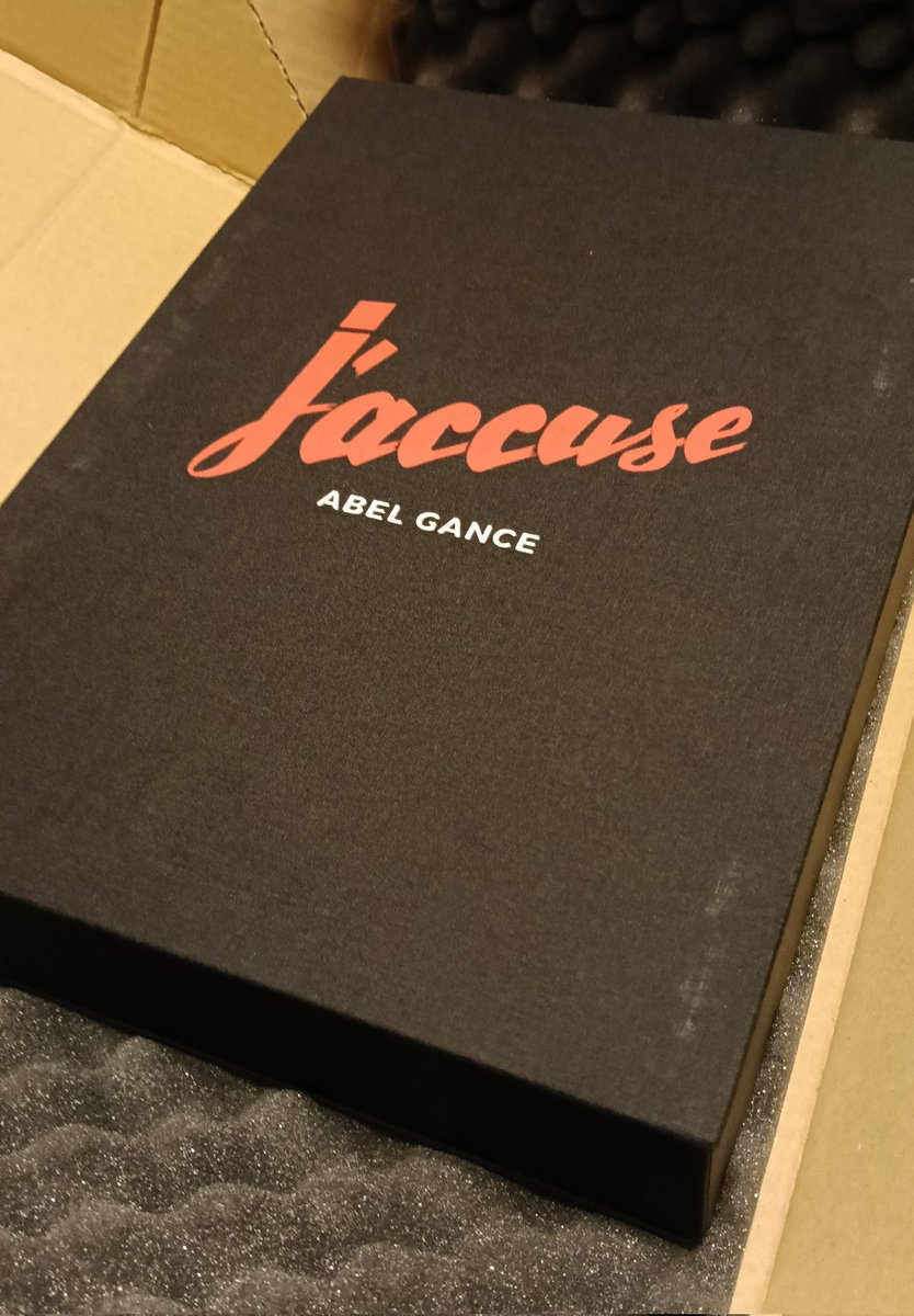 ネリー・カプランの特集上映が行われるので、カプランの初期作にしてアベル・ガンスと組んだ『マジラマ』が収録された、仏盤ブルーレイ＆DVD BOX（8枚組！）を引っ張りだした。分厚い台本まで入ってるので、とにかく重い。また日本でも上映される機会があるといいなぁ〜。
<a href="/nellykaplanjp/">特集上映「ネリーに気をつけろ！ ネリー・カプラン レトロスペクティヴ」</a>