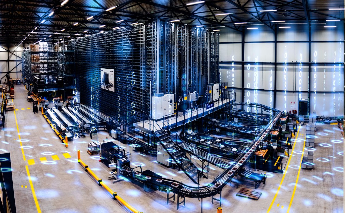 Modern warehouses face growing pressure for speed &amp; accuracy. The right Warehouse Execution System (WES) can be a game-changer in orchestrating performance. Our Rob Hoogendijk shares what to look for when choosing one. Read more:  vanderlande.com/us/news/key-fa…