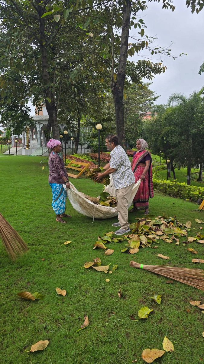 माननीय मोदी जी के जन्म दिवस 17 सितम्बर से प्रारम्भ सेवा पखवाड़ा से 1 दिन पूर्व ... स्वचछता अभियान 🙏🇮🇳🙏 !!!

<a href="/narendramodi/">Narendra Modi</a> <a href="/AmitShah/">Amit Shah</a> <a href="/JPNadda/">Jagat Prakash Nadda</a> <a href="/myogiadityanath/">Yogi Adityanath</a> <a href="/Bhupendraupbjp/">Bhupendra Singh Chaudhary</a> <a href="/sunilbansalbjp/">Sunil Bansal</a> <a href="/BJP4UP/">BJP Uttar Pradesh</a> <a href="/BJP4India/">BJP</a> <a href="/RSSorg/">RSS</a>