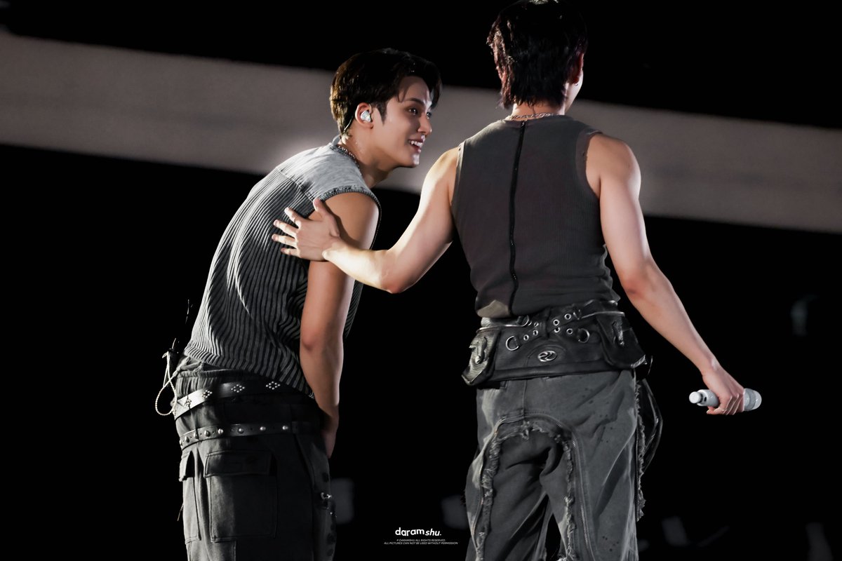 형아미
250914
#조슈아 #JOSHUA #민규 #MINGYU
#세븐틴 #SEVENTEEN