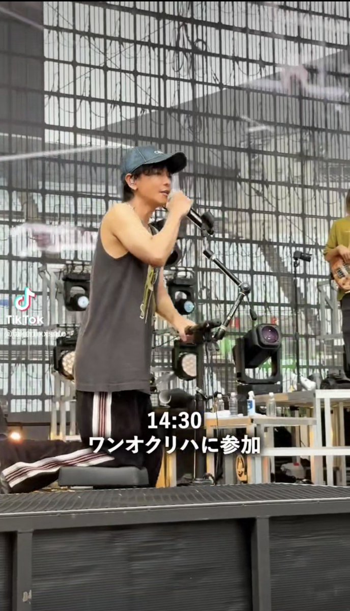 kochipuchi0713's tweet image. PM2:10 …PM2:15 …PM2:30…PM2:45…
ずっとずっと…

開場時間を待ちわびて…
リハ音漏れを聴きながら…
スタジアム外で座ってたのよ

まさか…我が推しさまと
同じ時間を同じ場所で
過ごしていたとはっ

#佐藤健 #佐藤健TikTok 
#グラスハート #TENBLANK
#ワンオク #ONEOKROCK
#DETOXJAPANTOUR2025