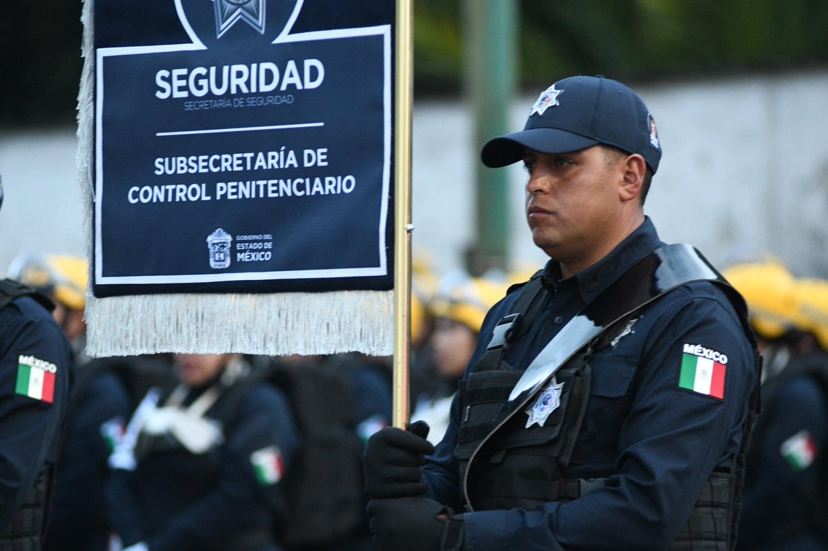 Secretaría de Seguridad del Estado de México (@ss_edomex) on Twitter photo #OrgulloSSEM || En el marco del #DesfileCívicoMilitar 🇲🇽, el Srio. <a href="/Mtro_CCastaneda/">Cristóbal Castañeda</a> encabeza con solemnidad el pase de revista de la <a href="/EstatalEdomex/">Policía Estatal del Estado de México</a> 👮🏻♂️👮🏻♀️ para reconocer en cada uno de ellos su entrega, valor, vocación y el profesionalismo que los distingue. #OrgulloSSEM || En el marco del #DesfileCívicoMilitar 🇲🇽, el Srio. <a href="/Mtro_CCastaneda/">Cristóbal Castañeda</a> encabeza con solemnidad el pase de revista de la <a href="/EstatalEdomex/">Policía Estatal del Estado de México</a> 👮🏻♂️👮🏻♀️ para reconocer en cada uno de ellos su entrega, valor, vocación y el profesionalismo que los distingue.