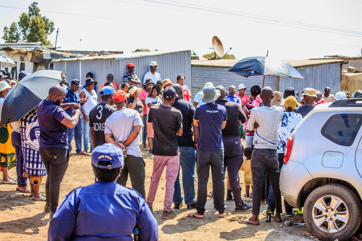 EFFGautengProv's tweet photo. 🚨MMC ON DUTY🚨

City of Ekurhuleni MMC of Human Settlement, Fighter Kgopelo Hollo have addressed community of Phumla mxhashi informal settlement in Thembisa ward 7. 

MMC welcomed a community to the City of Ekurhuleni as it was previously under City of  Joburg and have committed to deliver basic services while still awaiting permanent solutions.
#EFFInGovernment
