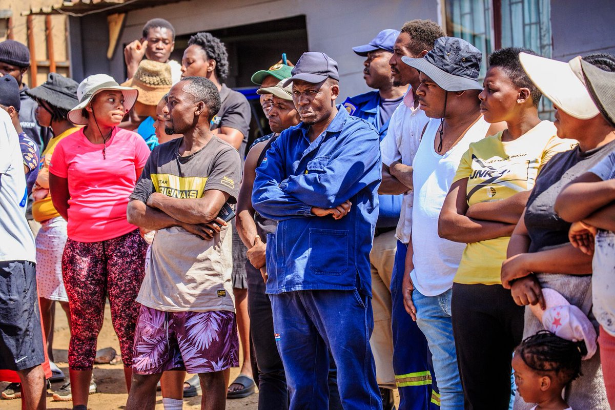 EFFGautengProv's tweet photo. 🚨MMC ON DUTY🚨

City of Ekurhuleni MMC of Human Settlement, Fighter Kgopelo Hollo have addressed community of Phumla mxhashi informal settlement in Thembisa ward 7. 

MMC welcomed a community to the City of Ekurhuleni as it was previously under City of  Joburg and have committed to deliver basic services while still awaiting permanent solutions.
#EFFInGovernment