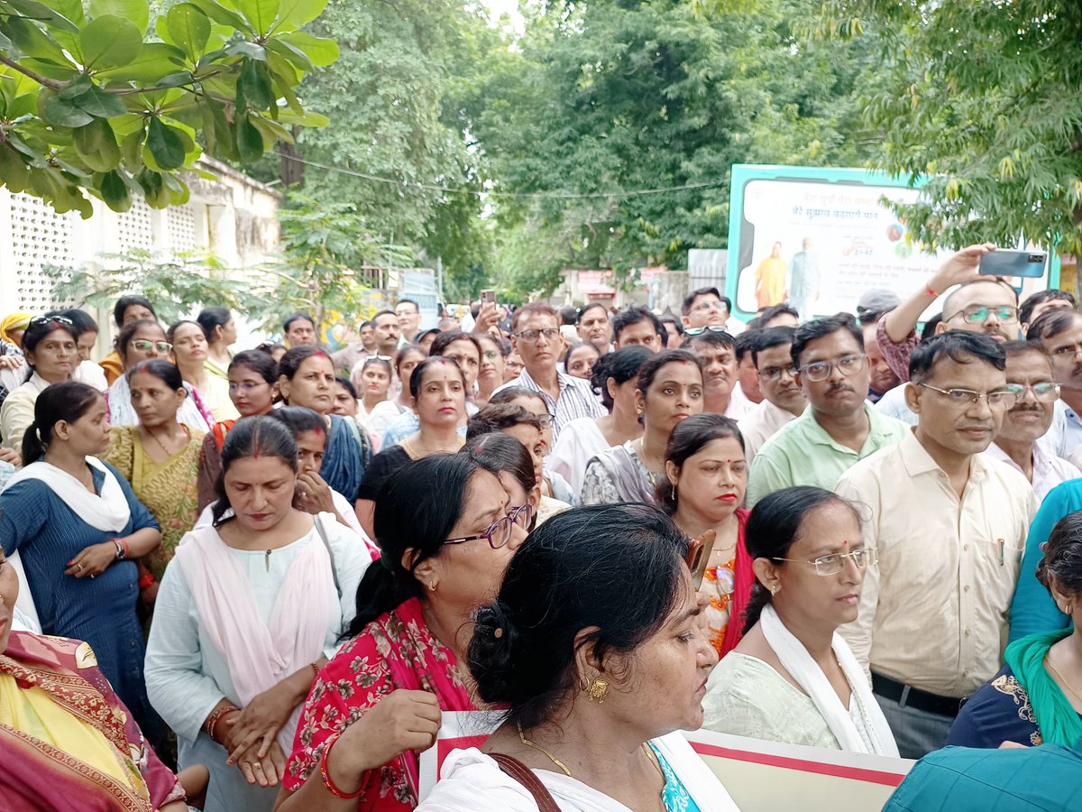 राष्ट्रीय शैक्षिक महासंघ उत्तर प्रदेश के ज्ञापन में फतेहपुर में शिक्षक-शिक्षिकाओं की उपस्थित। 
#NarendraModi 
#PMOIndia
#ABRSM14121993