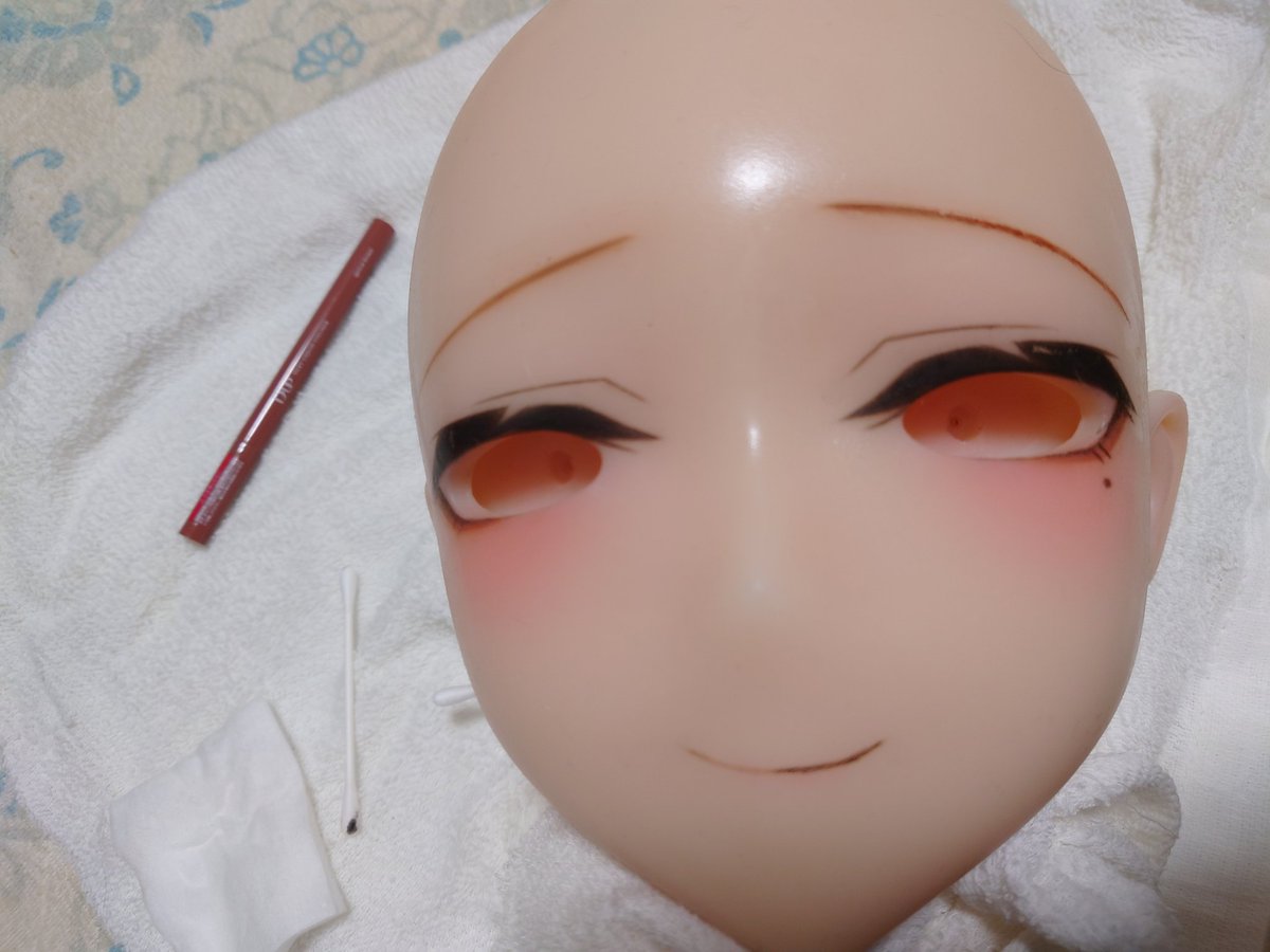 Aotumeシリコンヘッドの再メイクチャレンジしてました。
左メイクなし、右メイクありです