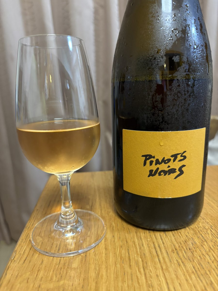 kouwein's tweet photo. Brice Allouchery
格付け：Premier Cru
品種：Pinot Noir
スタイル：Brut Nature

ピノ・ノワール由来の赤い果実（チェリー、ラズベリー）、熟したリンゴ、わずかなスパイスやトースト香。
味わいは補糖なしのBrut Natureのため、非常にドライ。ミネラル感がはっきりしていて、酸はシャープ。 https://t.co/e788NBxNsY