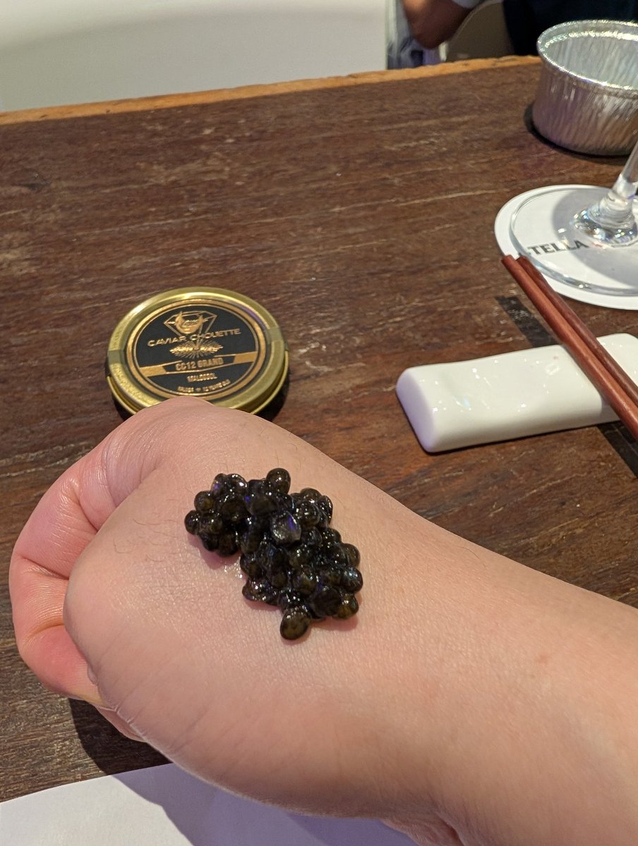 BlueHeartsUWS's tweet photo. #HaHaHappy coffee shop hosted a #Mongolian tasting dinner last Friday.
Pretty pricey caviar. We were told to eat it like this.
#モンゴル料理 のテイスティング #QuarryBay
#HongKong https://t.co/qX63E9xY6V