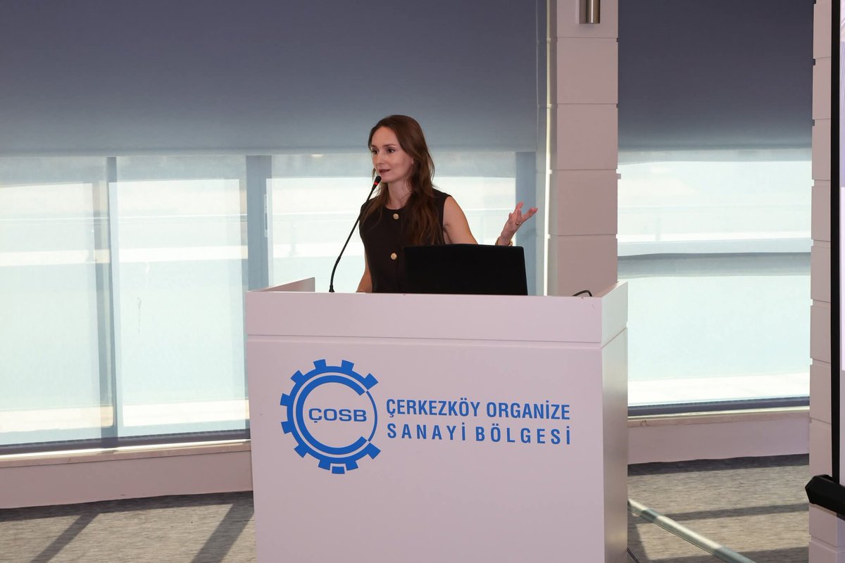 CerkezkoyOsb's tweet image. ÇOSB, sanayide sürdürülebilirlik vizyonunu güçlendirmek amacıyla düzenlediği &quot;ÇOSB Sürdürülebilirlik Platformu İyi Uygulama Örnekleri&quot; etkinliğinde bölgenin önemli firmalarını bir araya getirdi.
#ÇOSB #ÇerkezköyOSB #ÇOSBSürdürülebilirlikPlatformu