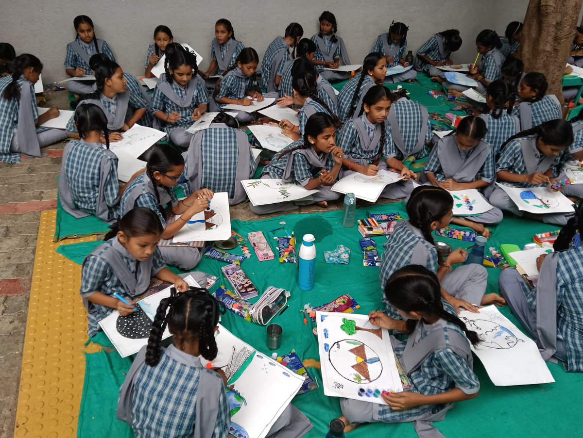 iplab_bhavnagar's tweet photo. On World Ozone Day #KRCSC, @gpcb_bhavnagar & RotaractClubYouth engaged 200 students at Adhewada School in a drawing competition. They also know about how to reduce greenhouse gas, and impact of climate change.among them 12 winner got exciting prize. https://t.co/EIJ1C1Q48D