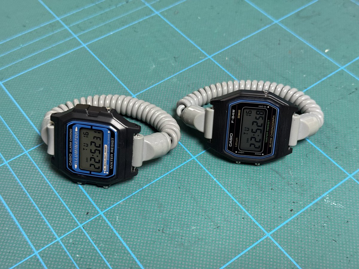 とりあえずチープカシオサウナ仕様を2個並べて撮影 F -105W(左) F -84W 