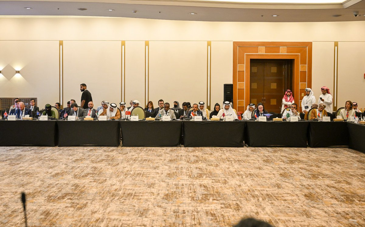 ● نرحب بإطلاق مبادرة الشراكة اليمنية للأمن البحري (YMSP) برعاية كريمة من المملكة العربية السعودية والمملكة المتحدة، وبمشاركة أكثر من 30 دولة و5 منظمات دولية، لحشد الدعم وتعزيز قدرات خفر السواحل اليمني

● هذه المبادرة الاستراتيجية تعكس التزام الشركاء الدوليين بدعم اليمن في