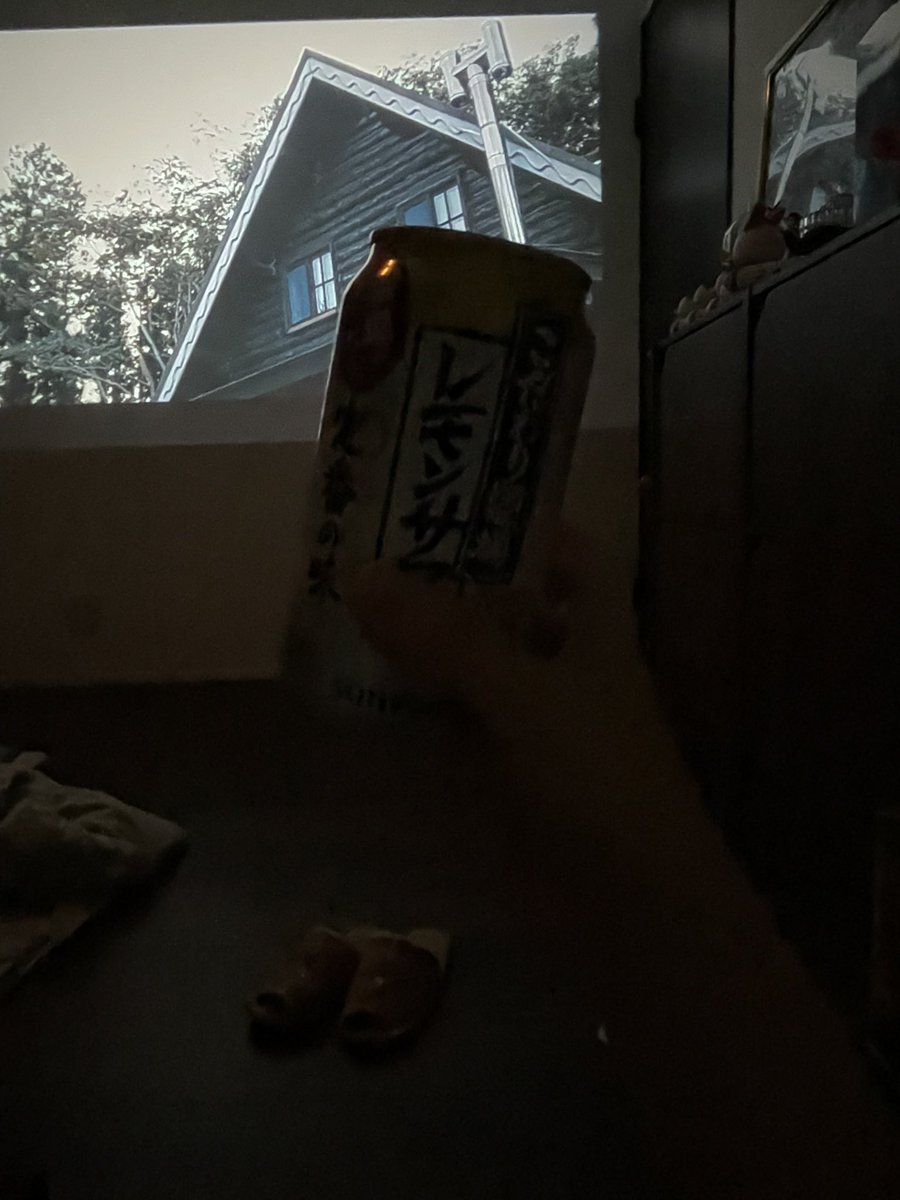 0504kittyluv's tweet photo. 最近旦那くんと夜プロジェクターで映画や動画見ながらお酒飲むの楽し過ぎてる https://t.co/NDNLOgFnjq