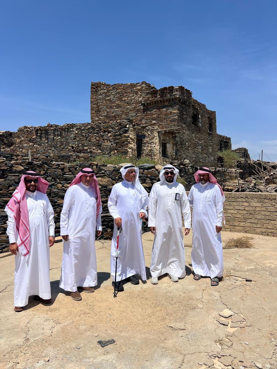 dyaar_ksa's tweet photo. بتوجيه كريم من سمو سيدي #أمير_منطقة_الباحة،
ومتابعة سعادة محافظ المندق الأستاذ قاسم بن سعيد آل محسن،
شرفت #جمعية_ديار ممثلة في رئيسها د. يحيى مرضي صويلح بالوقوف على #قرية_آل_نعمة_التراثية، بحضور كريم من مدير #هيئة_التراث بالباحة م. عبدالرحمن سعد الغامدي، والأستاذ بدر آل عصيدان، وممثل #بلدية_المندق، وبمشاركة رائدة من الأستاذ القدير ناصر بن يحيى الزروق ممثلاً عن المجتمع المحلي.

القرى التراثية ليست حجراً وطيناً، بل ذاكرة وهوية وطنية، وإحياؤها ركيزة لبناء الحاضر وتعزيز المستقبل.

#الباحة
#المندق
#التراث_الوطني
#رؤية_السعودية_2030
#هوية_وطن