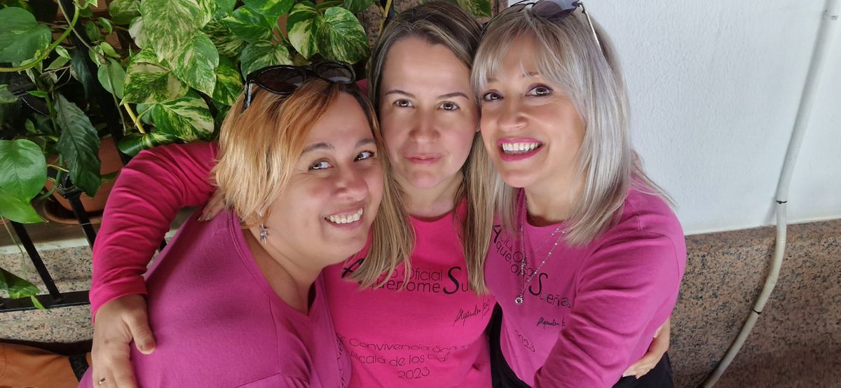 kissifurmas's tweet photo. Hoy celebramos que sumas una nueva vuelta al sol @anipelu 🎉🎉🥳🎂 ojalá pudiese tenerte aquí cerca para volver a darte un achuchón como el de la foto. 

Un abrazo muy fuerte 😘, sé que volveremos a ver esa sonrisa radiante en tu cara 💙 https://t.co/iqDzbNDK36