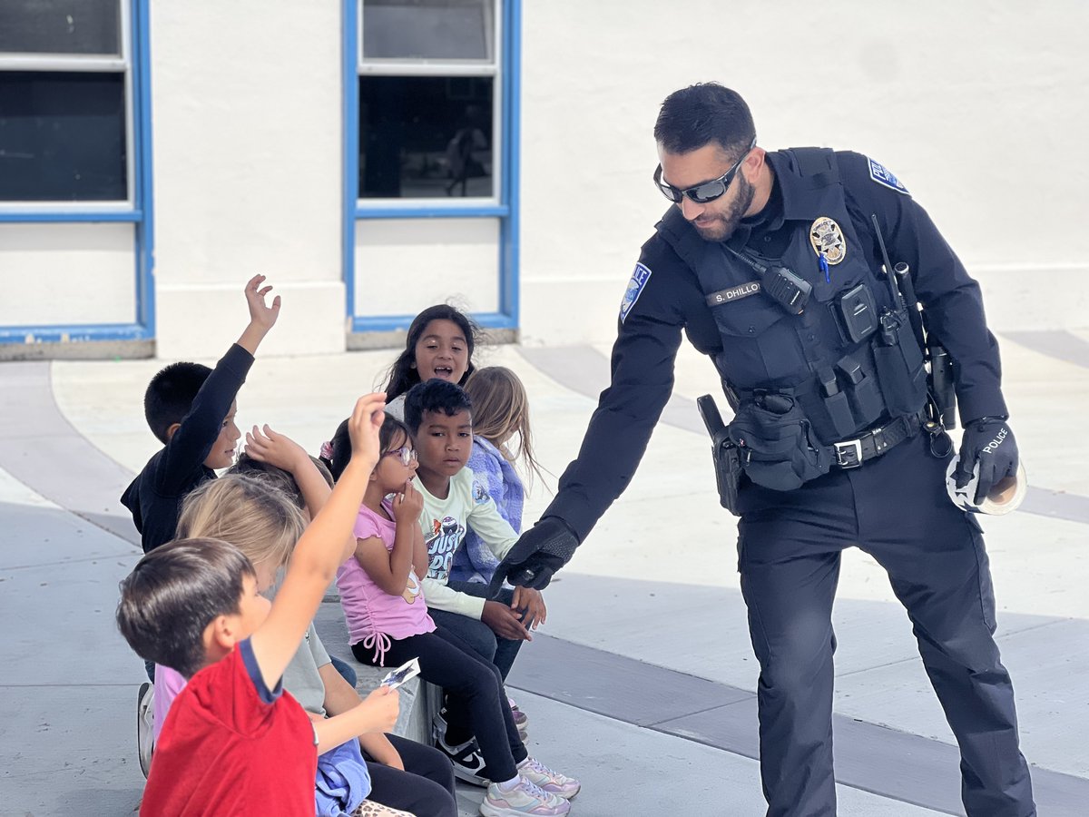 mpusdway's tweet image. Big shout out to the Marina Police Department! They rolled into J.C. Crumpton Elementary School's after school program to share about bike and scooter safety with students. Bonus: Students got to check out police bikes and even try on gear.

#mpusd #mpusdway #bikesafety