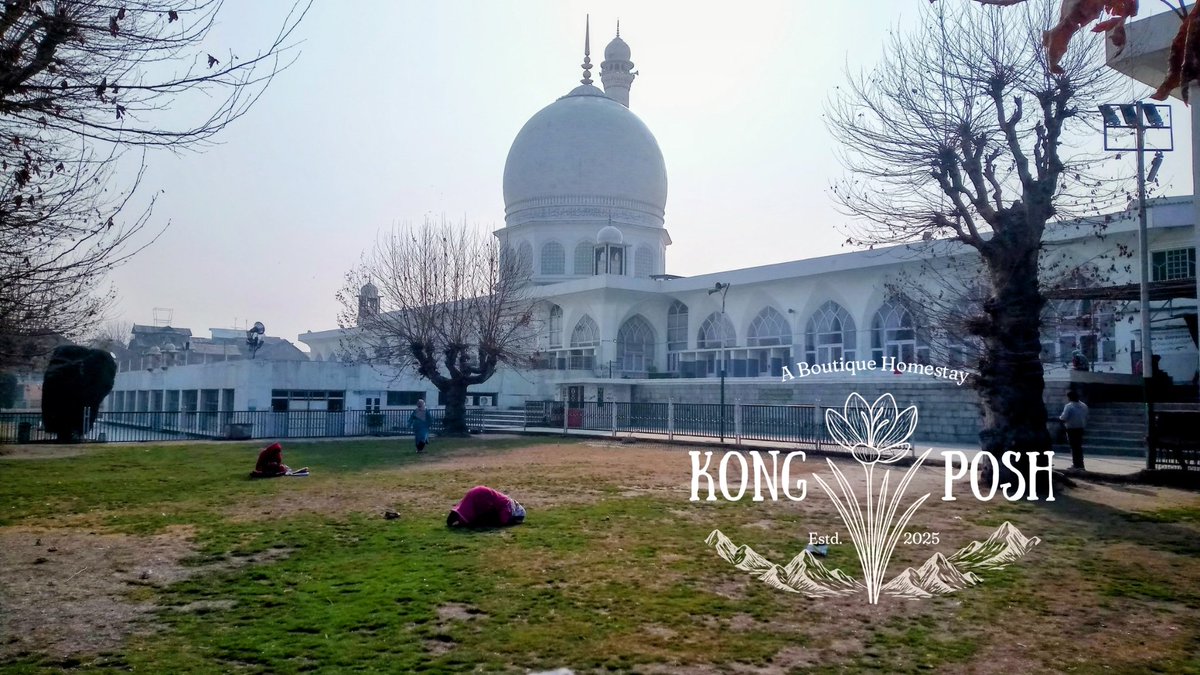 बंदा-ए मोमिन के लिए इबादत है इश्क़,
जिससे रौशन है ज़मीं, जिससे चमकता है फ़लक।

- अल्लामा इक़बाल

#KongPosh <a href="/TheGuidingMonk/">The Guiding Monk Hospitality</a>