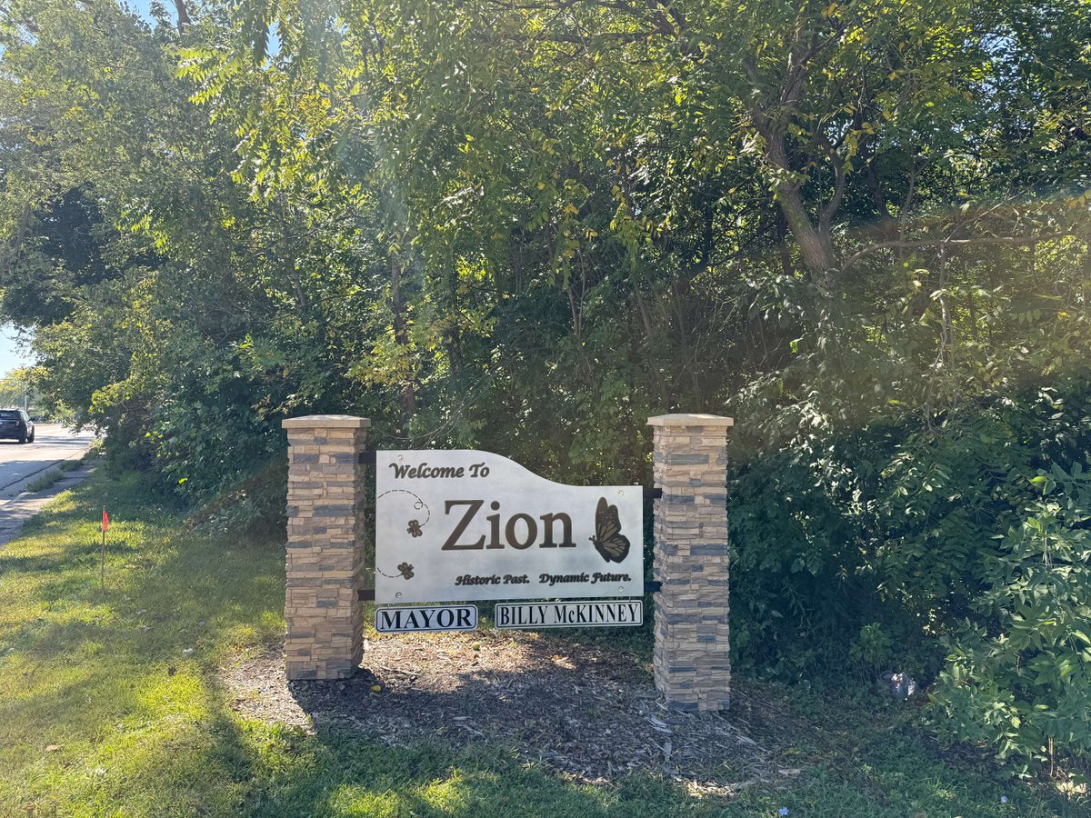 ZBPride's tweet image. The new City of Zion signs reflect the strong partnership between District 126 &amp;amp; the City of Zion. Designed &amp;amp; fabricated by our talented CTE students—this is what #PrideAndProgress looks like! 💛🐝 #ZBPride