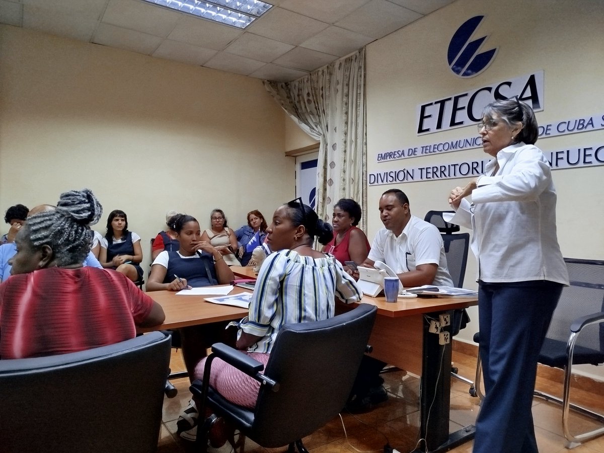 Con la presencia de <a href="/InesAbreu73/">Inés María Abreu Álvarez</a> secretaria del sindicato de comunicaciones continúa consulta del #CódigoDelTrabajoCuba en #ETECSA #Cienfuegos "Más derechos, más garantías"
<a href="/YurisdanLopez/">Yurisdan López Villa</a> 
<a href="/MiguelASurezSa2/">Miguel A. Suárez Sabina</a> 
@irenal