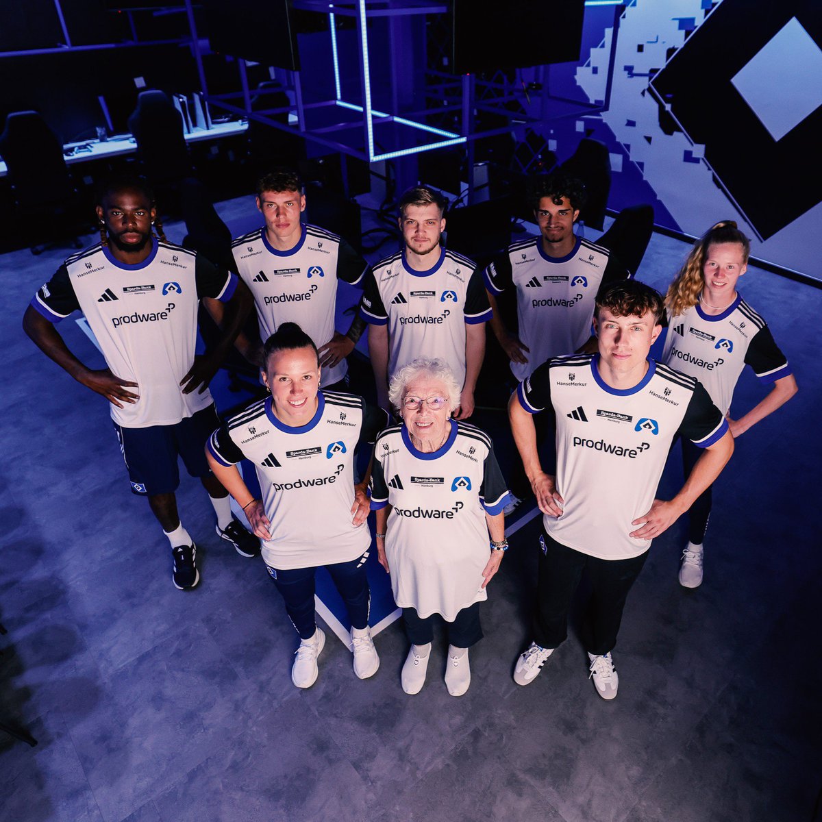 Lang genug gewartet: Das HSV eSports-Trikot 2025/26! 💙⚽️🎮 

Zum Video präsentiert von <a href="/ProdwareDE/">Prodware Deutschland</a> ⤵️
 hsv.link/eSportsTrikot2… 👕

#UnsereRealität #nurderHSV #HSVeSports #eRothosen