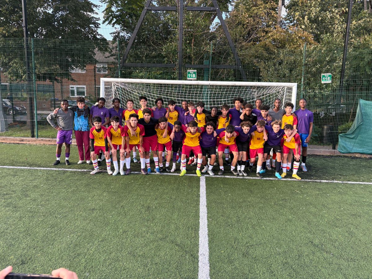 CoLA_Southwark's tweet image. Our Y10 girls/boys football teams played Saint Gabriel's High School who are visiting from Santiago Chile as part of their UK tour. A great opportunity for students to learn from each other both on and off the pitch and have new experiences⚽

 #Duty #Ambition #SLTtours