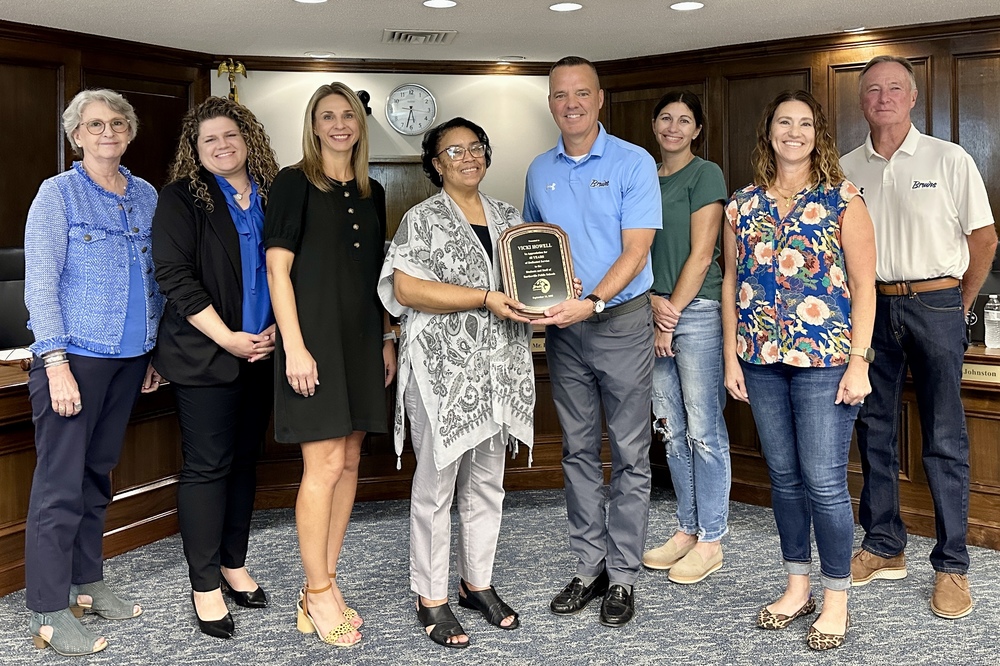 Bartlesville Board of Education recognizes Vicki Howell bps-ok.org/o/bps/article/…