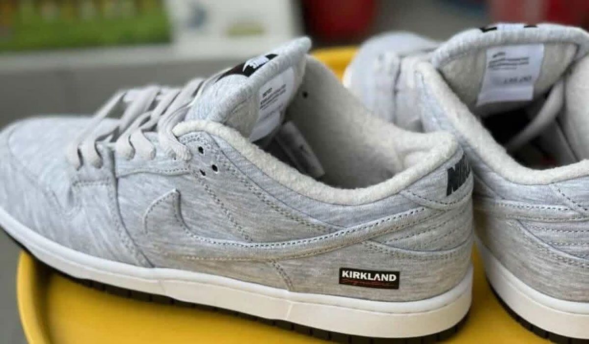 SneakerNews's tweet image. BREAKING: Costco's Kirkland Signature x Nike SB Dunk Low releasing Holiday 2025

Get a closer look &amp;gt;&amp;gt; buff.ly/ddtLrmk