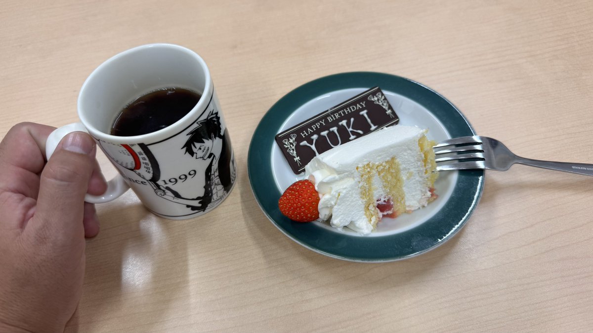 誕生日に夜勤してたら休憩中に仲間がサプライズケーキでお祝いしてくれた嬉しすぎる！