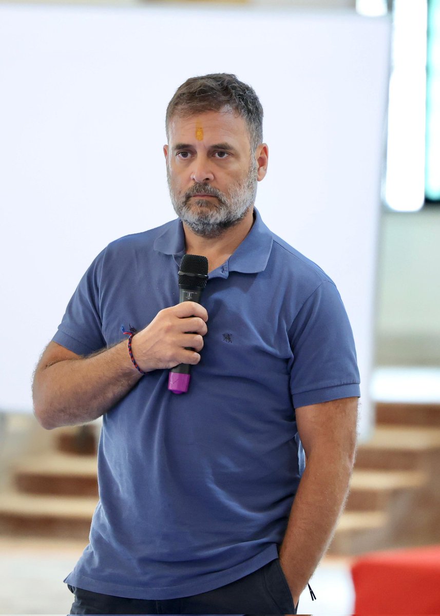 BREAKING 

Rahul Gandhi is going to gift  to Narendra Modi a nightmare that he will remember till he reaches Tihar 

He will hold a Press Confrence at Akbar road that will blow away all Andh Bhakts and Sanghis 🤡🔥🔥

Just pray he EXPOSES Modi's Vote chori in Varanasi 🔥🔥