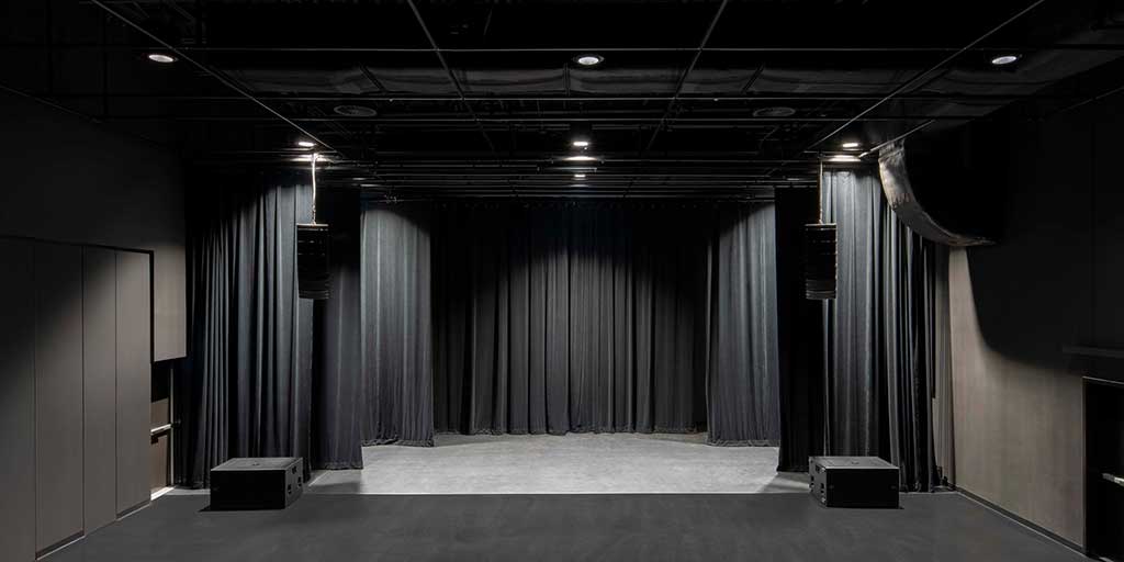 Salle de spectacle | La population lavalloise pourra profiter d’une toute nouvelle salle de spectacle au cœur de l’Espace citoyen des Confluents (ECC). Une série de spectacles de musique, de contes et de théâtre est offerte cet automne.
➡bit.ly/4698ai1