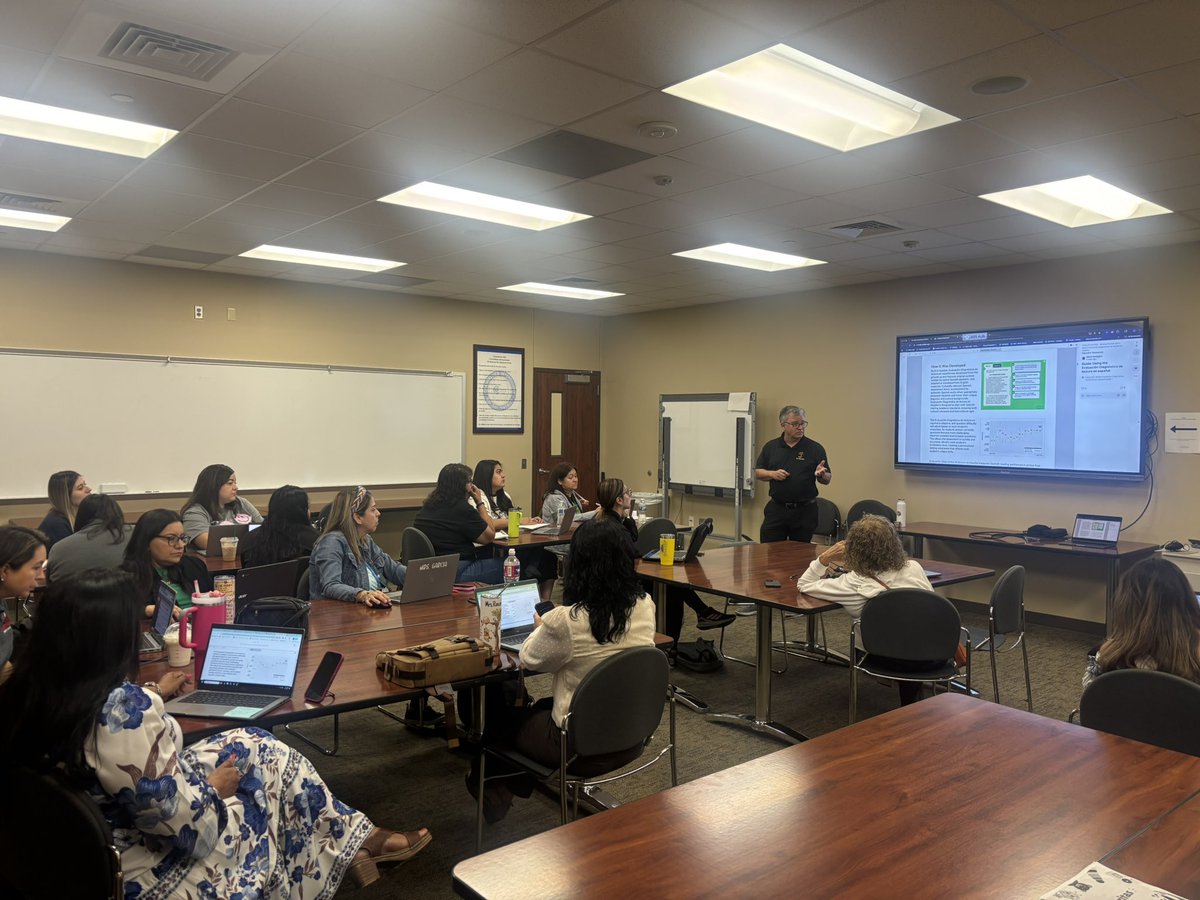 CISD_ML's tweet image. This morning was filled with learning and collaboration with our Dual Language teachers from @crenshawcubs, @BrownBobcats and @CISDDeZavala we explored and dive into iReady.