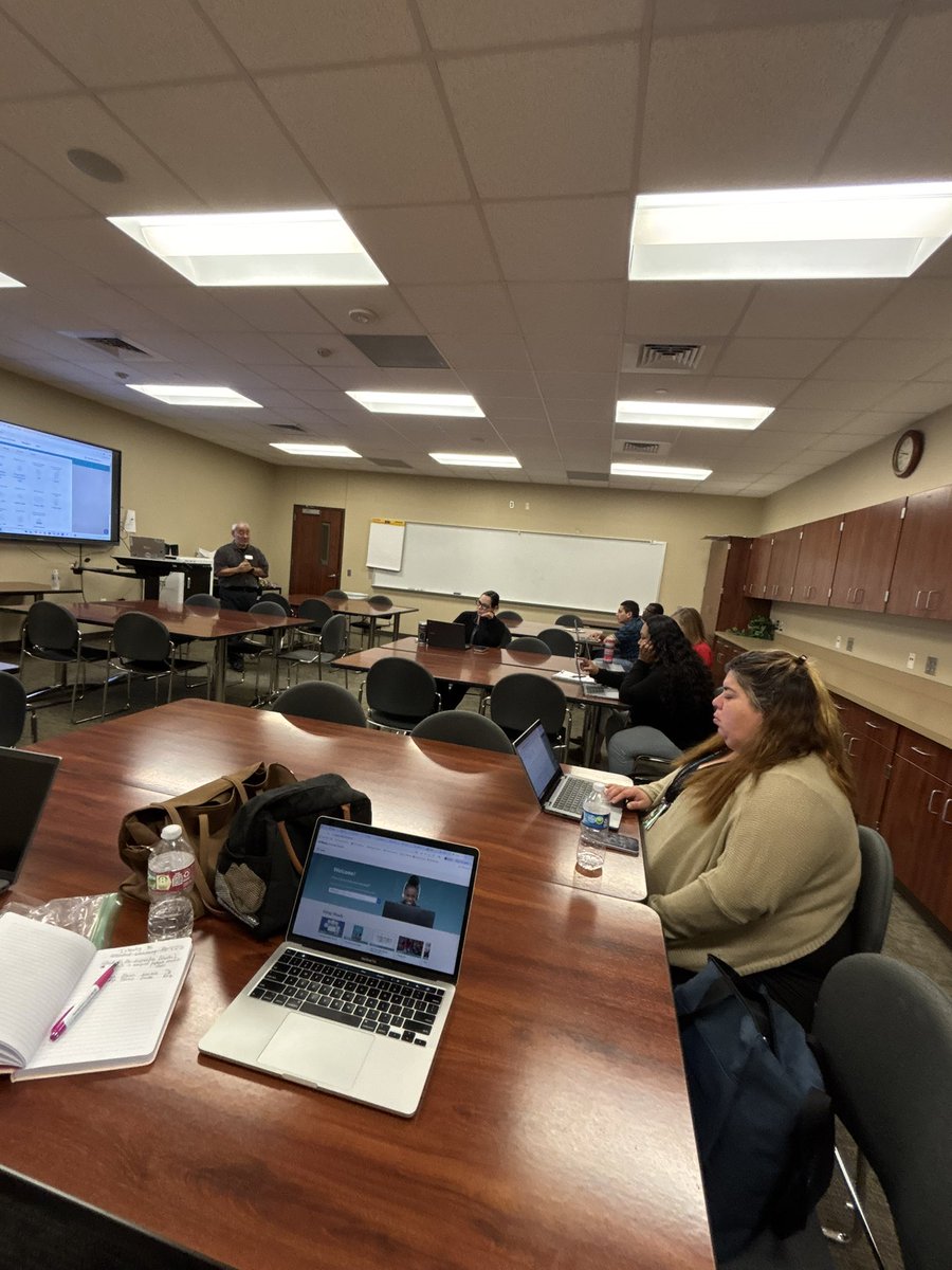 CISD_ML's tweet image. This morning was filled with learning and collaboration with our Dual Language teachers from @crenshawcubs, @BrownBobcats and @CISDDeZavala we explored and dive into iReady.