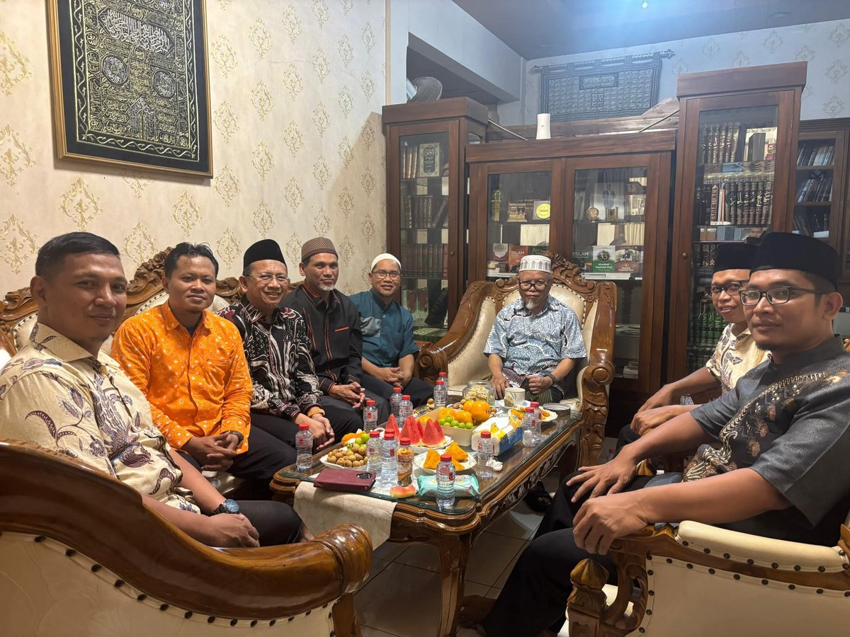 DPTD PKS Kabupaten Bekasi bersilaturahim ke rumah anggota <a href="/FPKSDPRRI/">Fraksi PKS DPR RI</a> Ustadz KH Surahman Hidayat